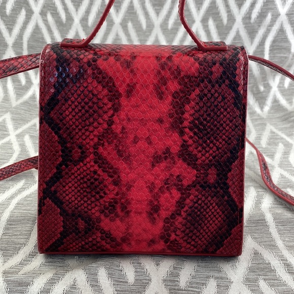 Framed Bag Handbag or Crossbody Red Snakeskin Snap Closure Removable Strap - Picture 7 of 8